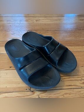 OOFOS OOahh Luxe Slides Black Slip On Comfort Recovery Sandals Women's Size 8